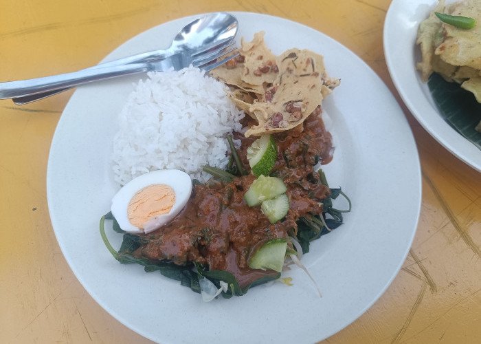 Sensasi Pedas dan Sehat Nasi Pecel Famey di SCBD Weekland