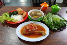 Makan Sedap Ayam Goreng Kampung Pecak, Menu Favorit Warung Betawi Mpok Ila